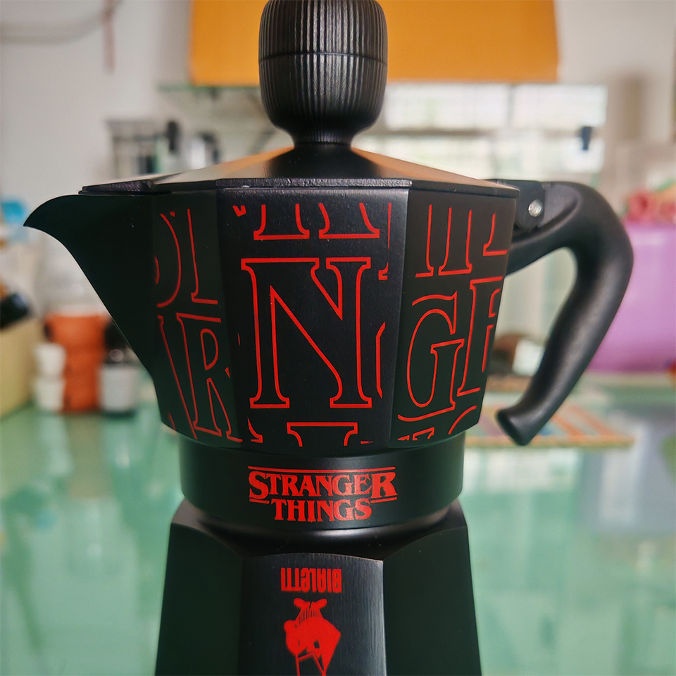 Ấm Bialetti Moka Express Stranger Things (3)