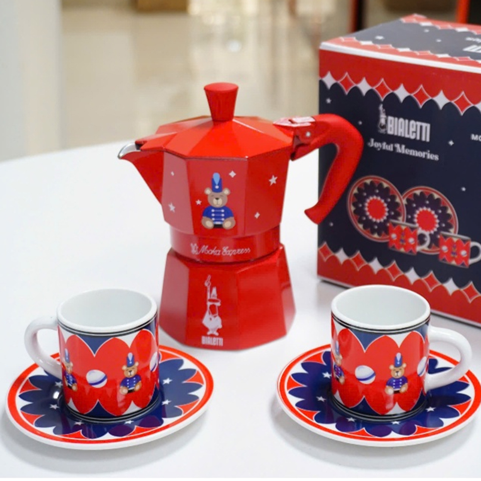 Set ấm Moka Bialetti Express Orsetto Teddy Bear Red (4) Set ấm Moka Bialetti Express Orsetto Teddy Bear Red (4)
